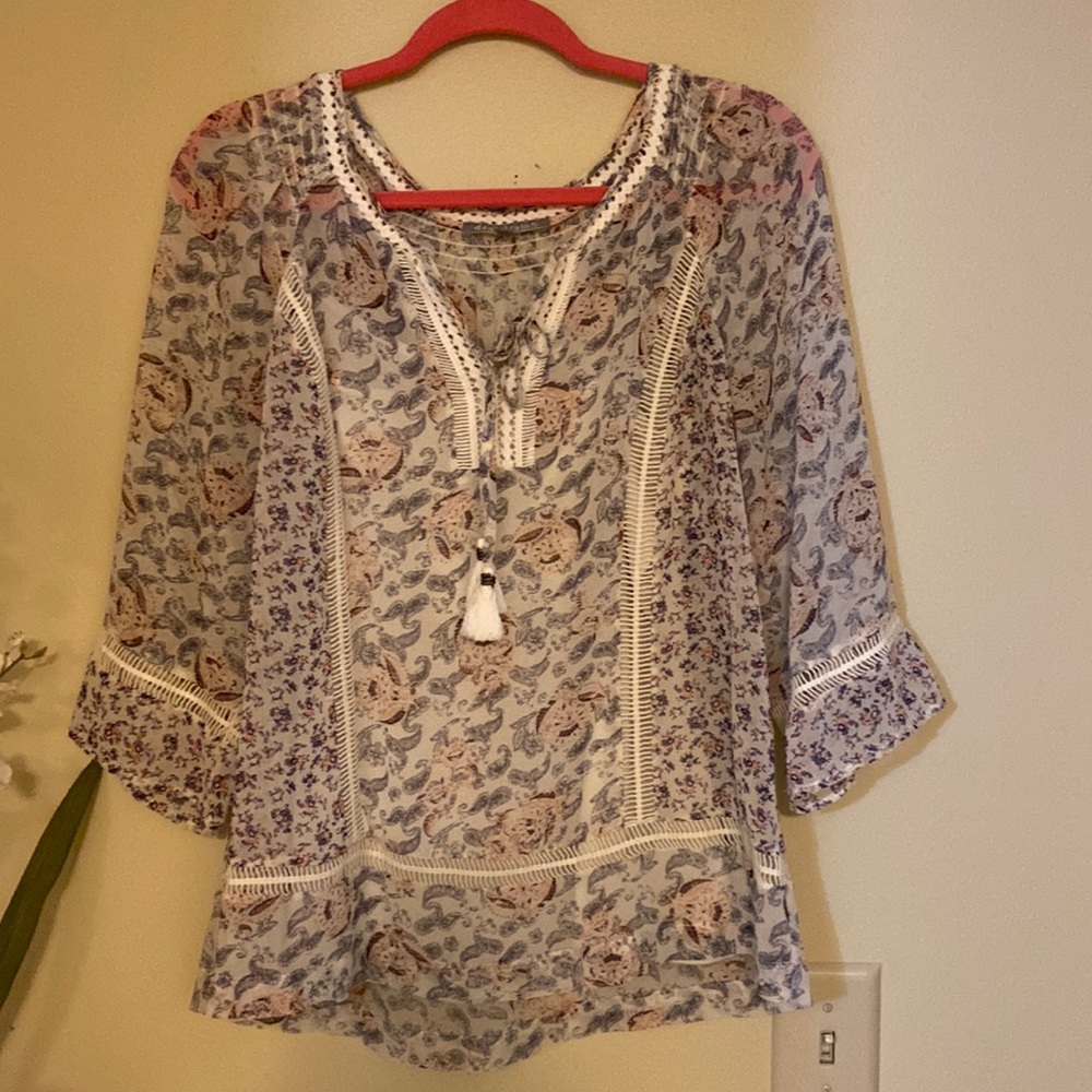 Danielrainn  L floral blouse, with tie and tassel, removable Cami underneath.
